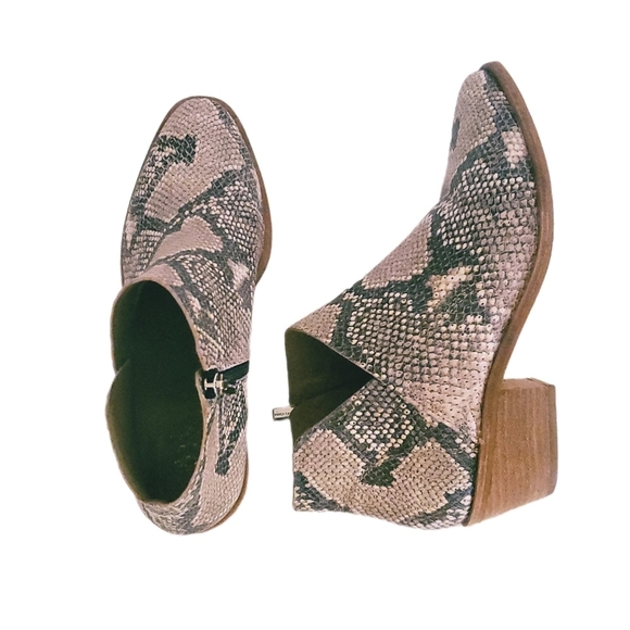 Vince Camuto Shoes - VINCE CAMUTO Snakeskin Print Leather  Booties Women's Size 9 with 1.5" Heel EUC